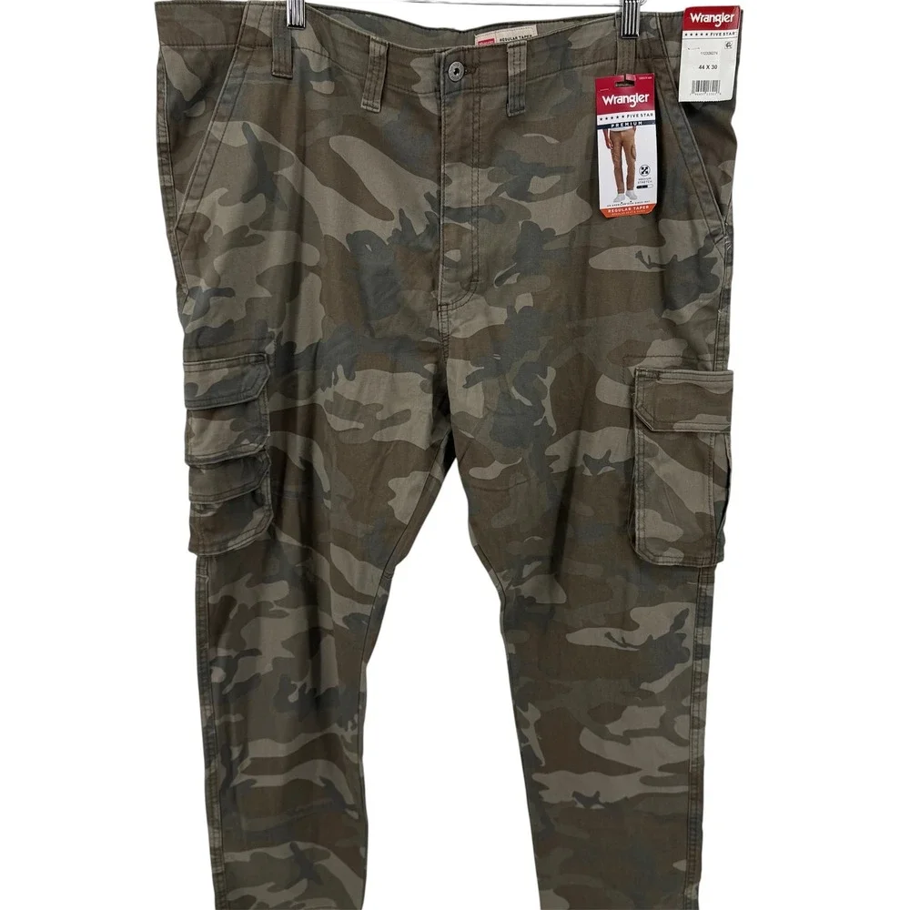 Wrangler Cargo Pants Mens 44x30 Green Camo Five Star Premium Regular Taper NWT - Picture 1 of 12